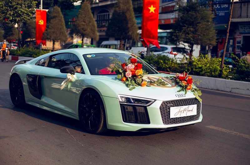 Audi R8 V10 Plus có giá rơi vào khoảng 12-13 tỷ đồng.