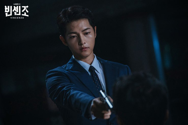 Đóng mafia mà giao diện búng ra sữa, Song Joong Ki định biến Vincenzo thành phim viễn tưởng đấy à? - Ảnh 9.