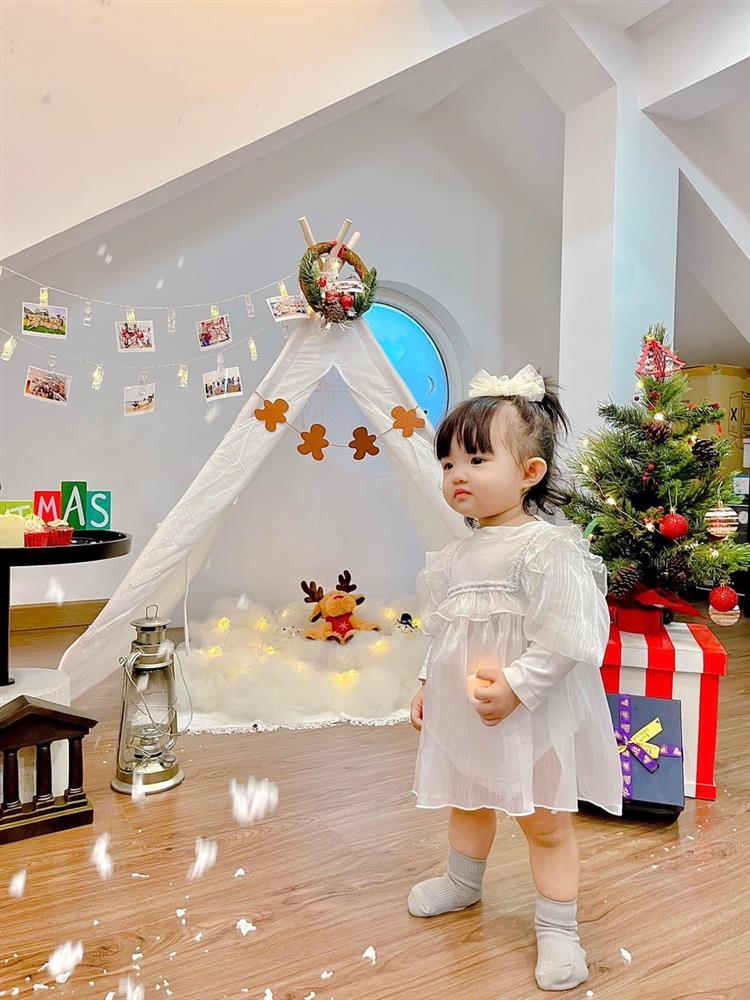 Ngắm biệt thự được sao Việt trang trí Noel lộng lẫy như cung điện-10